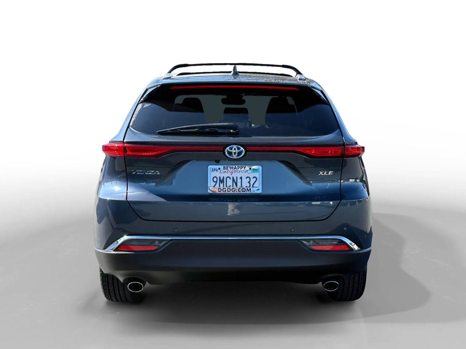 Used 2024 Coastal Gray Toyota XLE image 4