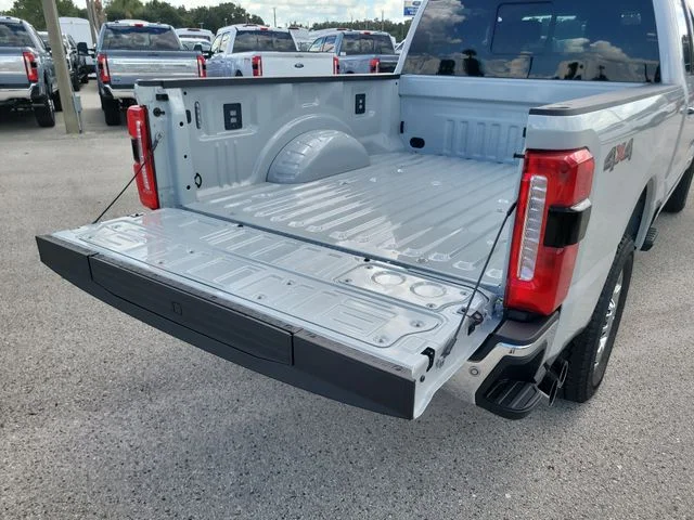 New 2026 Avalanche Ford Lariat image 11