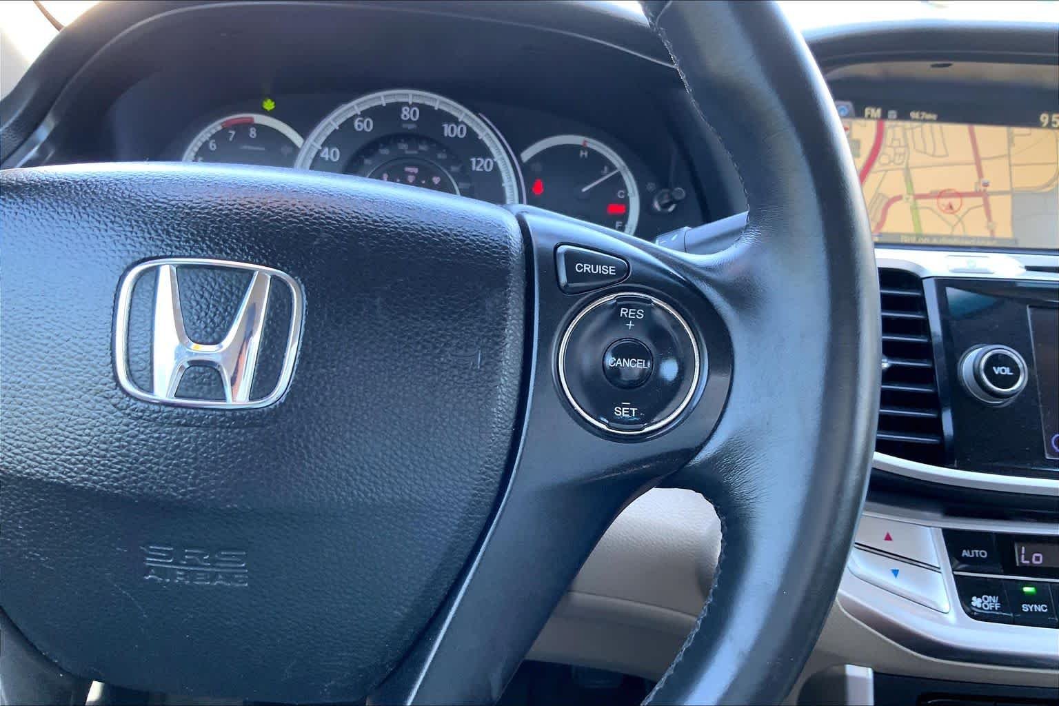 Used 2014 Alabaster Silver Metallic Honda EX-L image 21