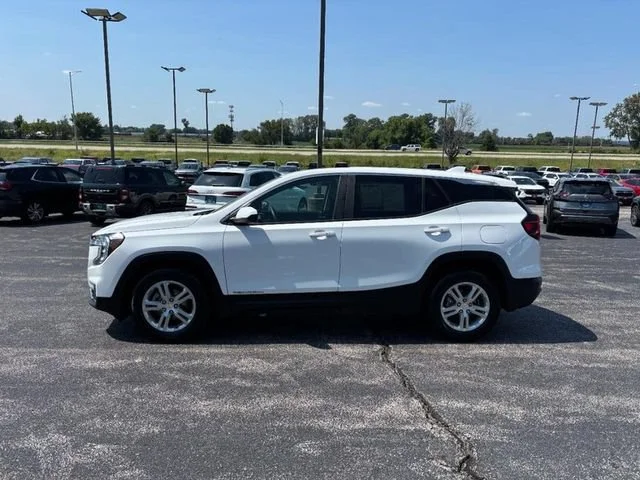 Used 2024 Summit White GMC SLE image 2