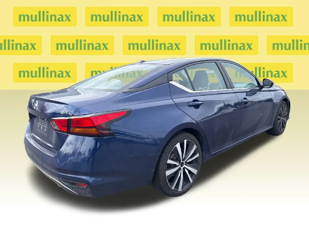 Used 2020 Blue Nissan 2.5 SR image 3