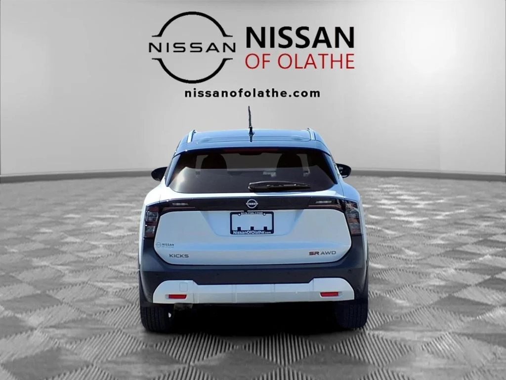 Used 2025 White Nissan SR image 27