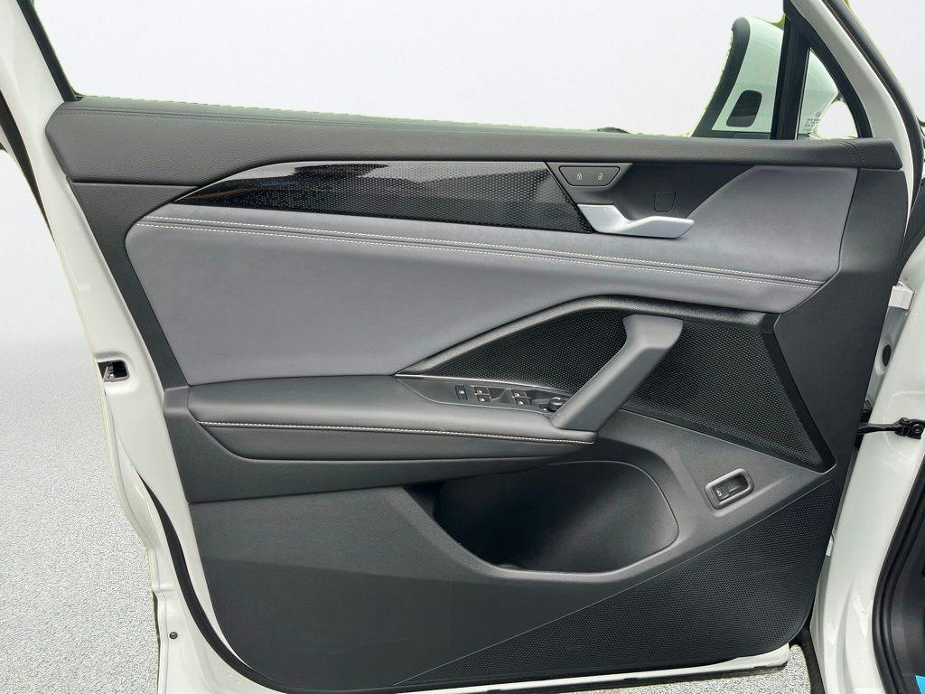 New 2026 White/off-white Volkswagen SE image 9