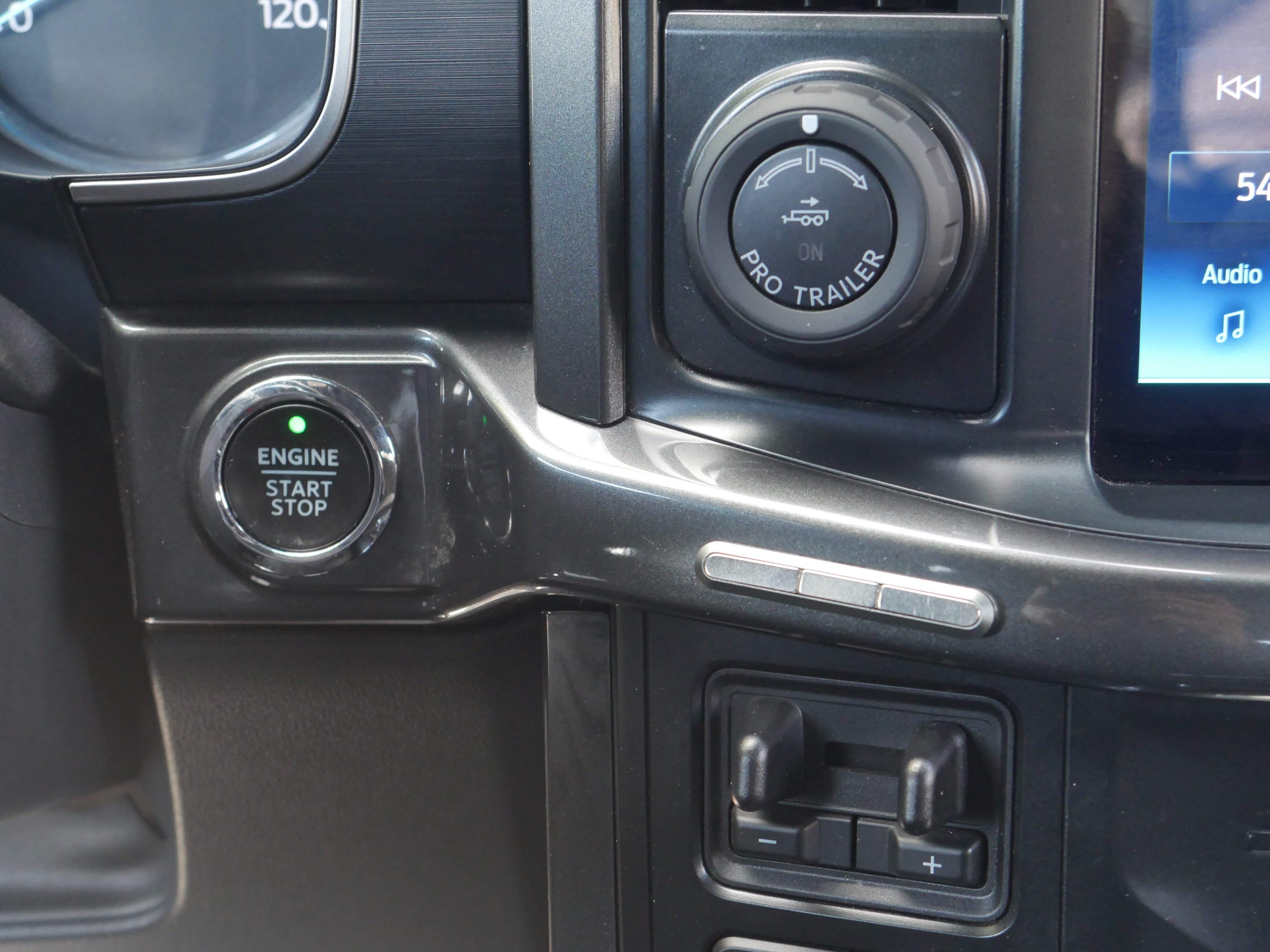 Used 2022 Oxford White Ford XLT image 8