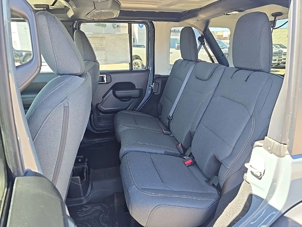 2025 Jeep Wrangler 4-Door Willys - Photo 19