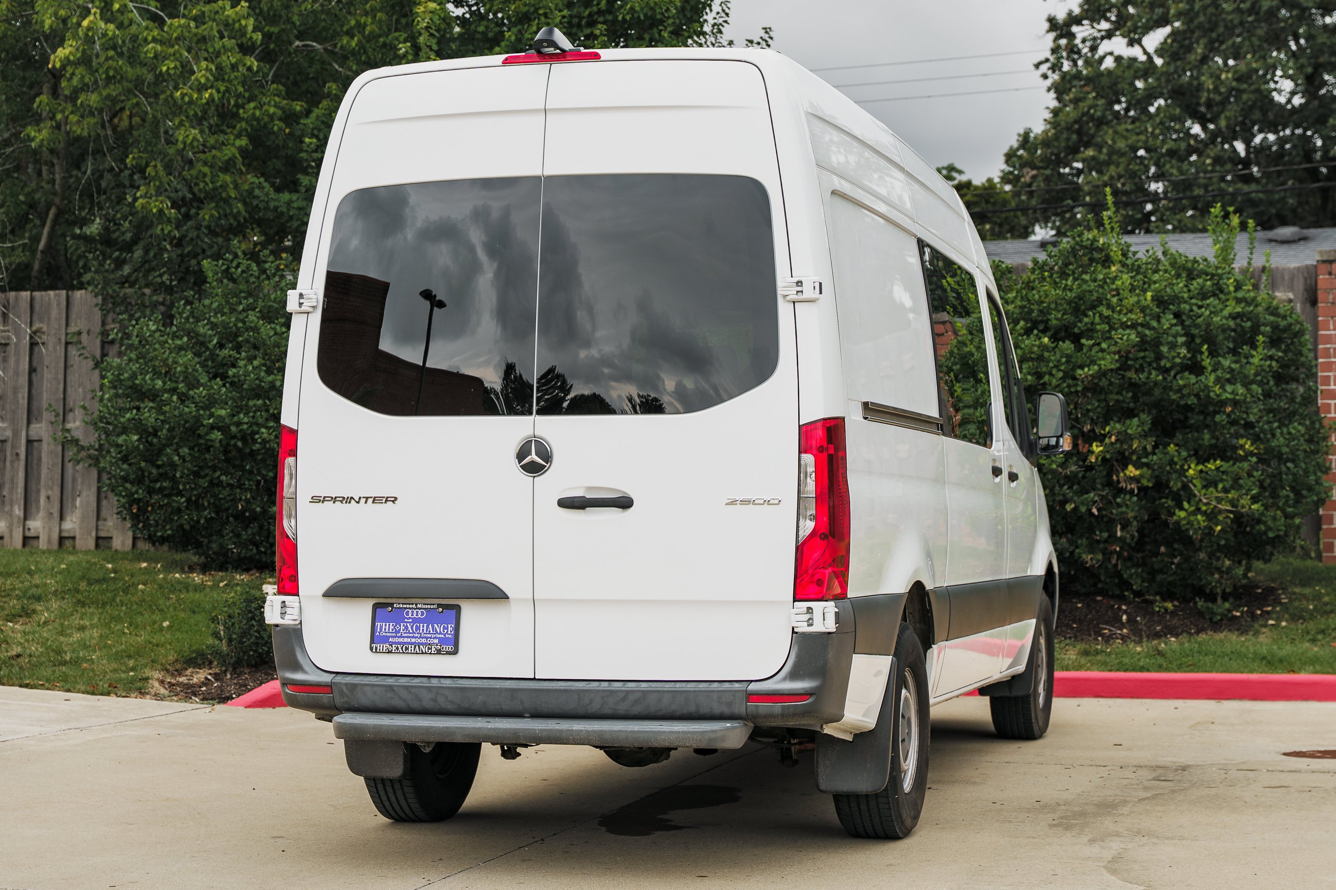 Used 2020 Arctic White Mercedes-Benz  image 3
