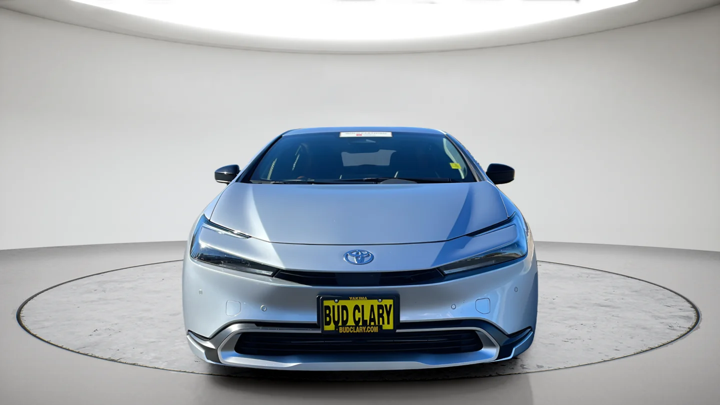 Certified Used 2024  Toyota SE image 2