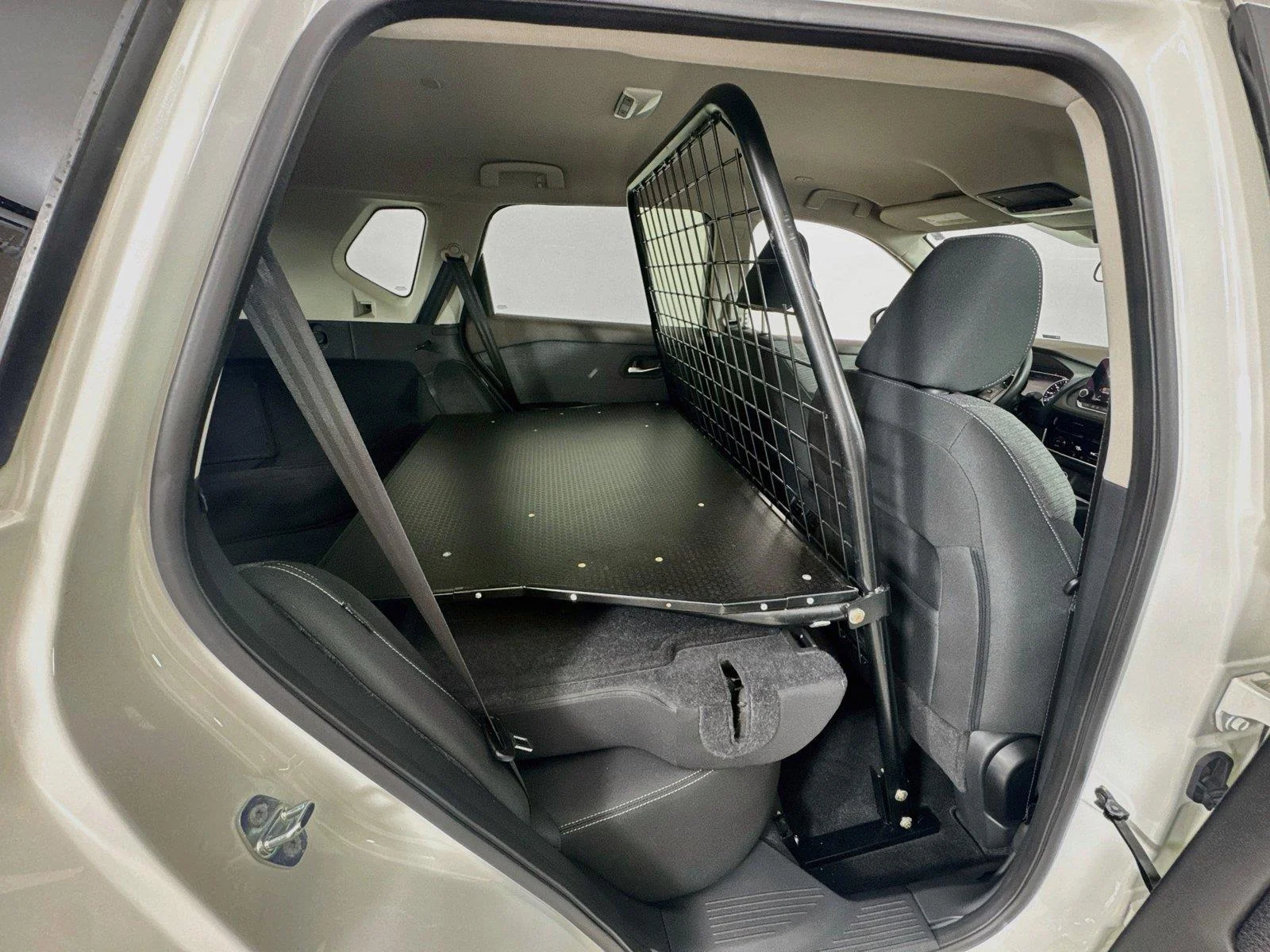 Used 2022 Pearl White Tricoat Nissan SV image 24