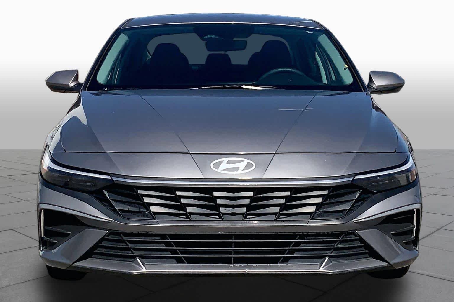 Used 2024 Fluid Metal Hyundai SEL image 4