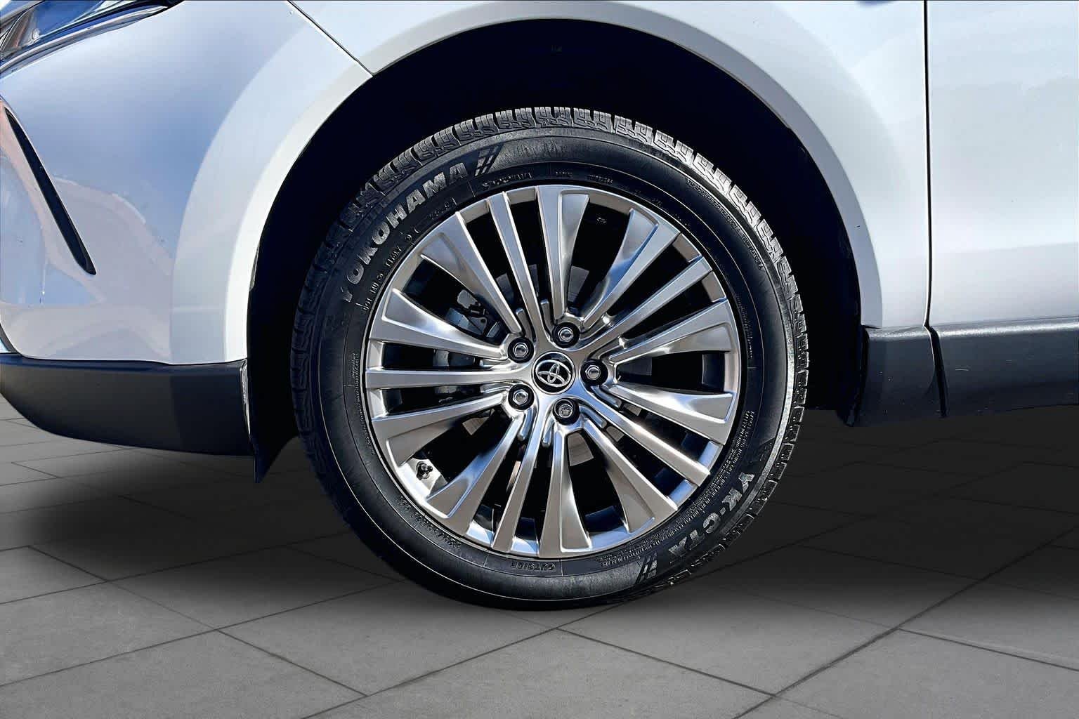 Used 2023 Wind Chill Pearl Toyota Limited image 11