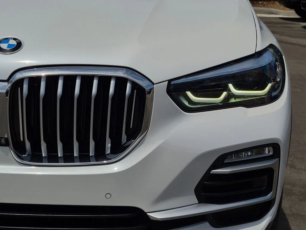 Used 2021 White BMW sDrive40i image 21