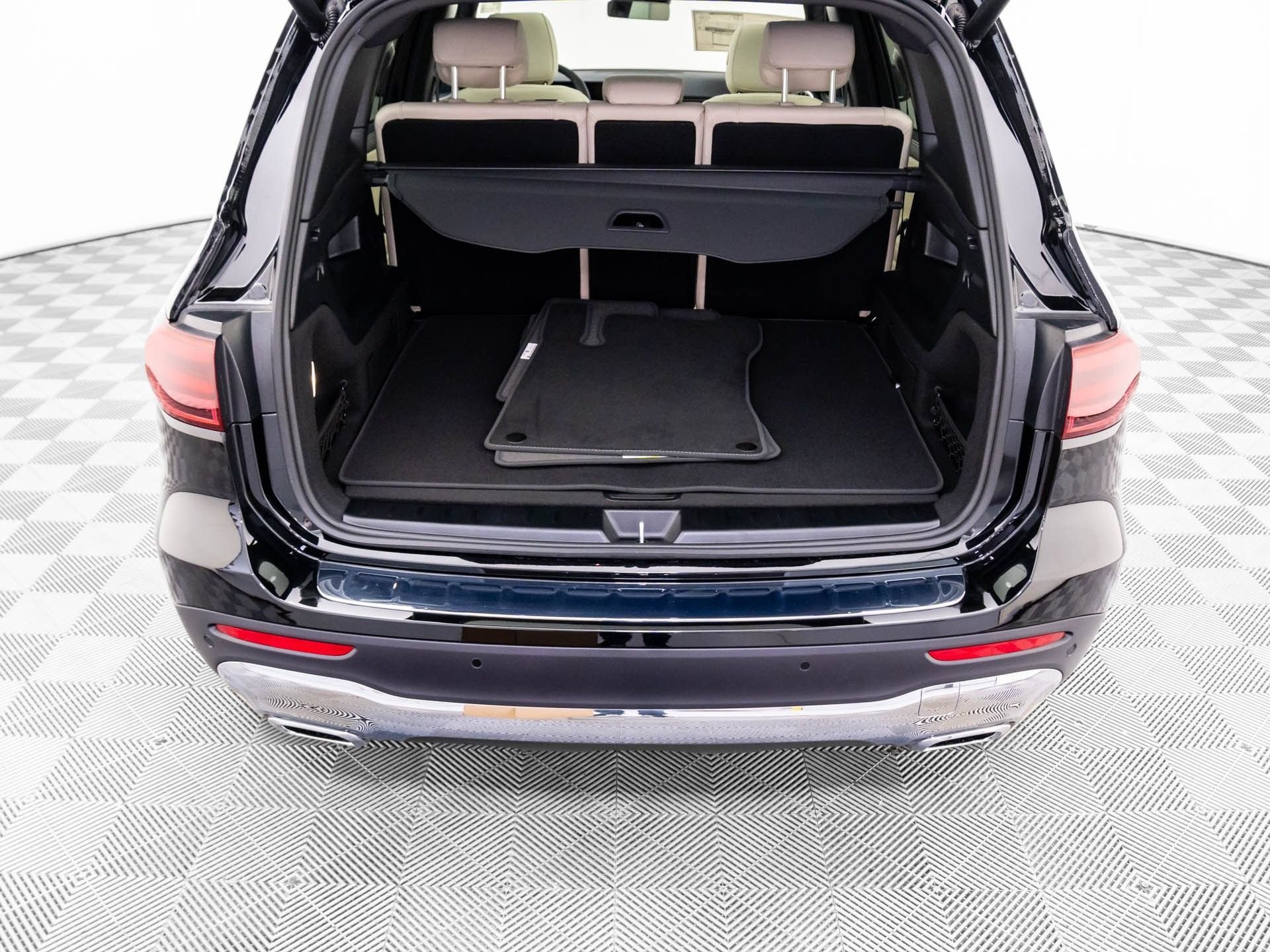 New 2026 Night Black Mercedes-Benz GLB 250 image 32
