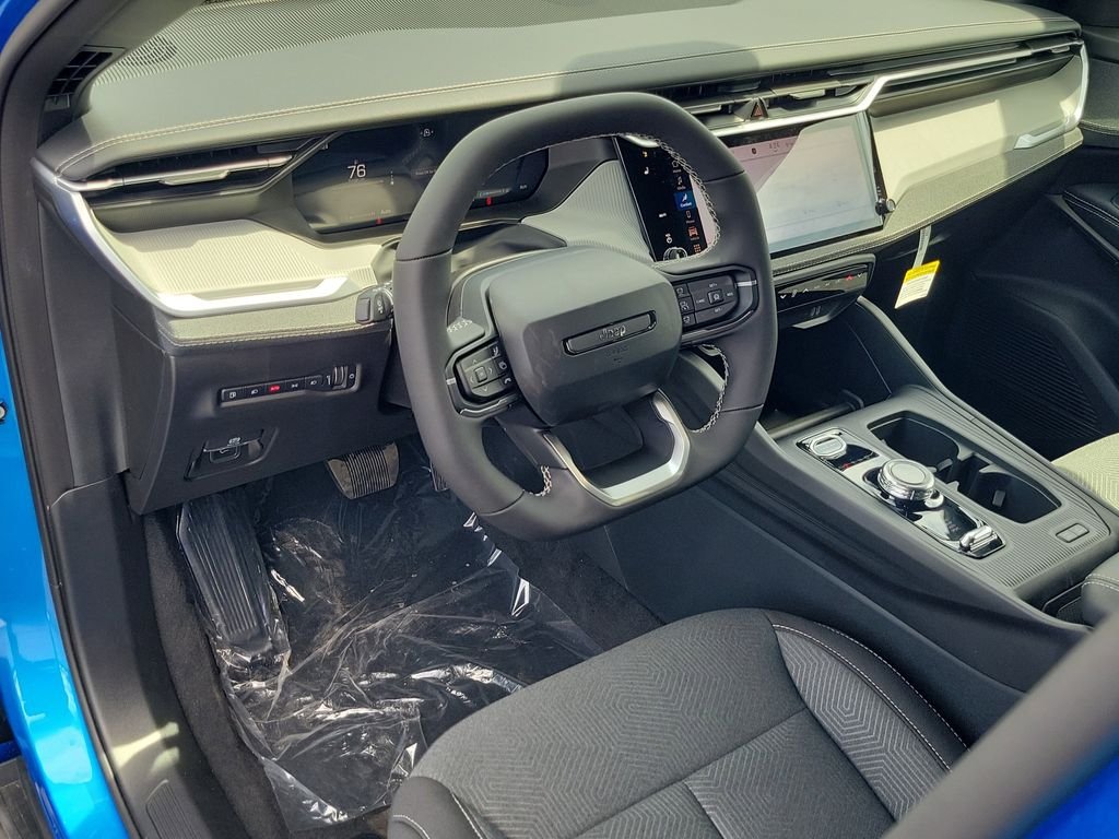 New 2026 Hydro Blue Pearl-Coat Exterior Paint Jeep Laredo image 16