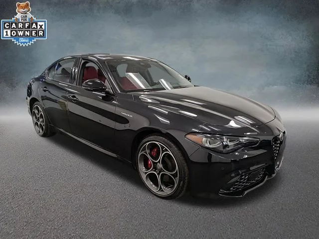 Used 2024 Black Alfa Romeo  image 3
