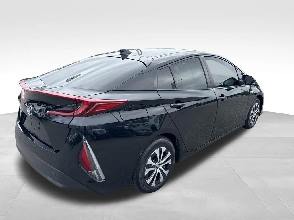 Used 2021 Black Toyota LE image 5
