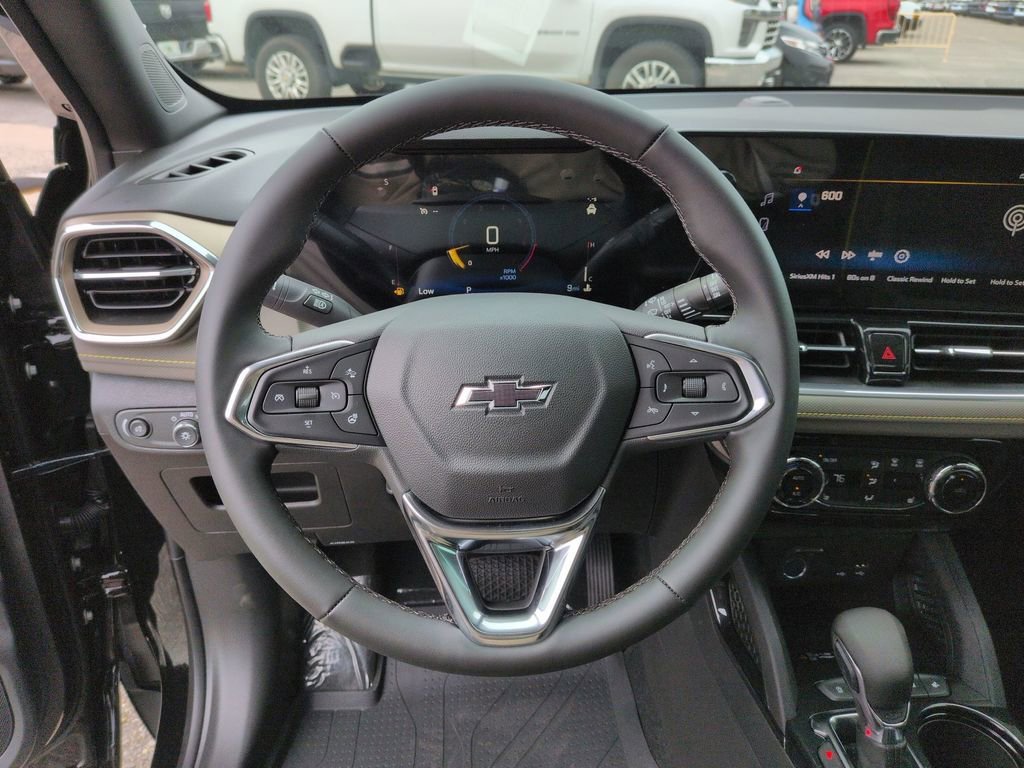 New 2026 Mosaic Black Metallic Chevrolet ACTIV image 30