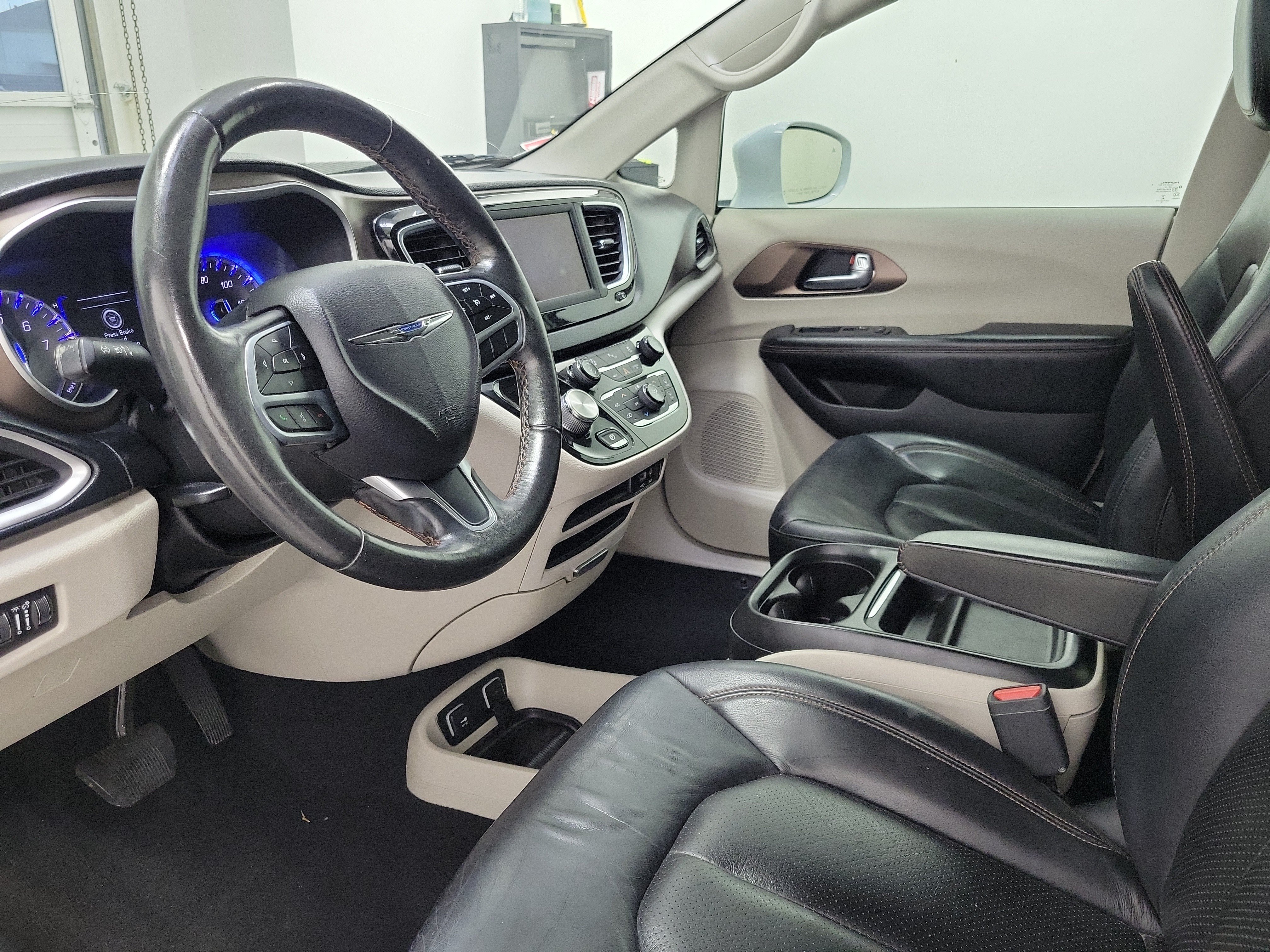 Used 2019 Bright White Clearcoat Chrysler Touring L image 16
