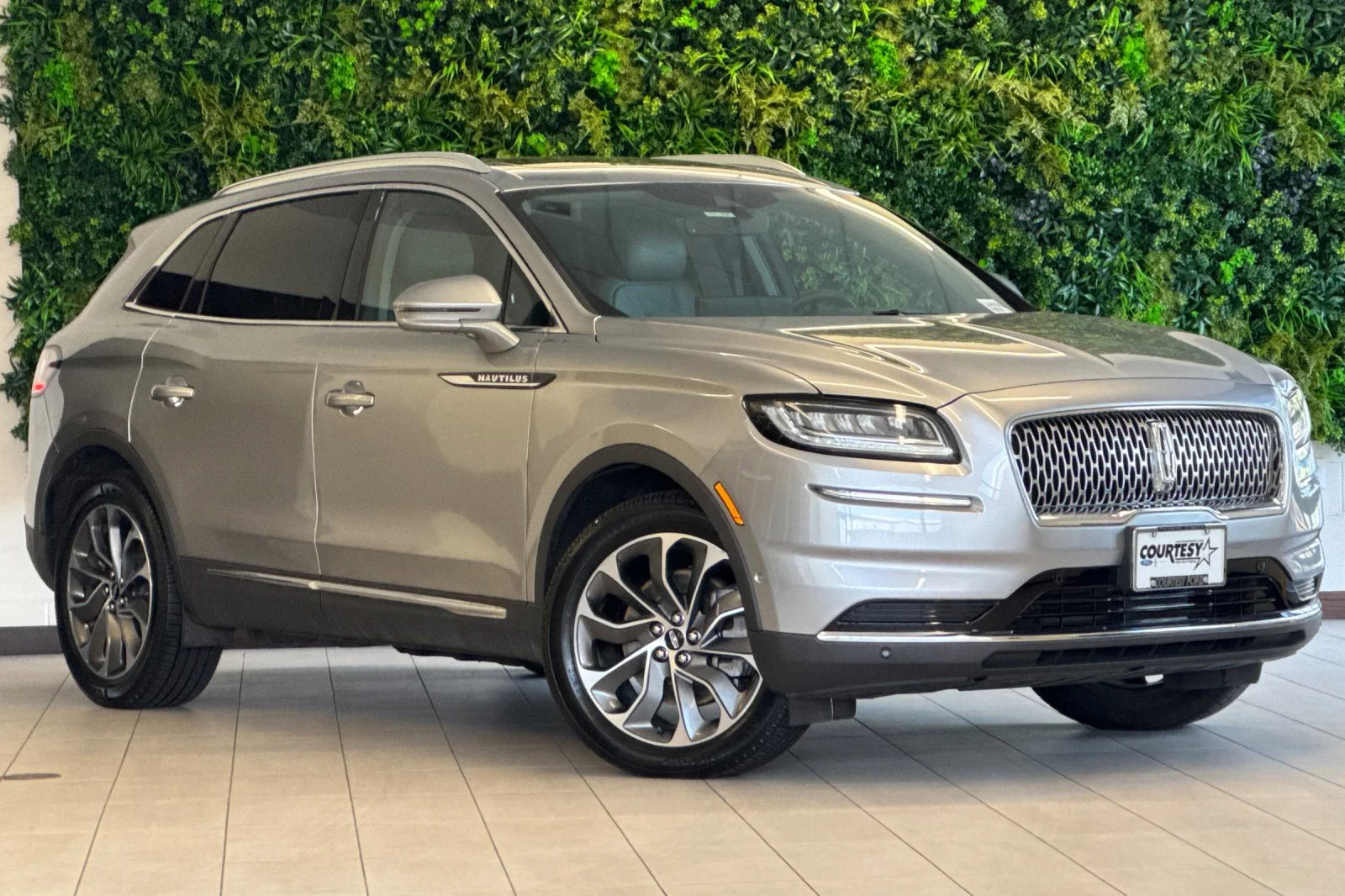 2023 Lincoln Nautilus Reserve AWD's photo