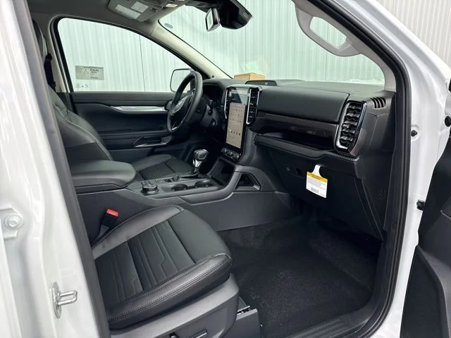 New 2025 Oxford White Ford LARIAT® image 19