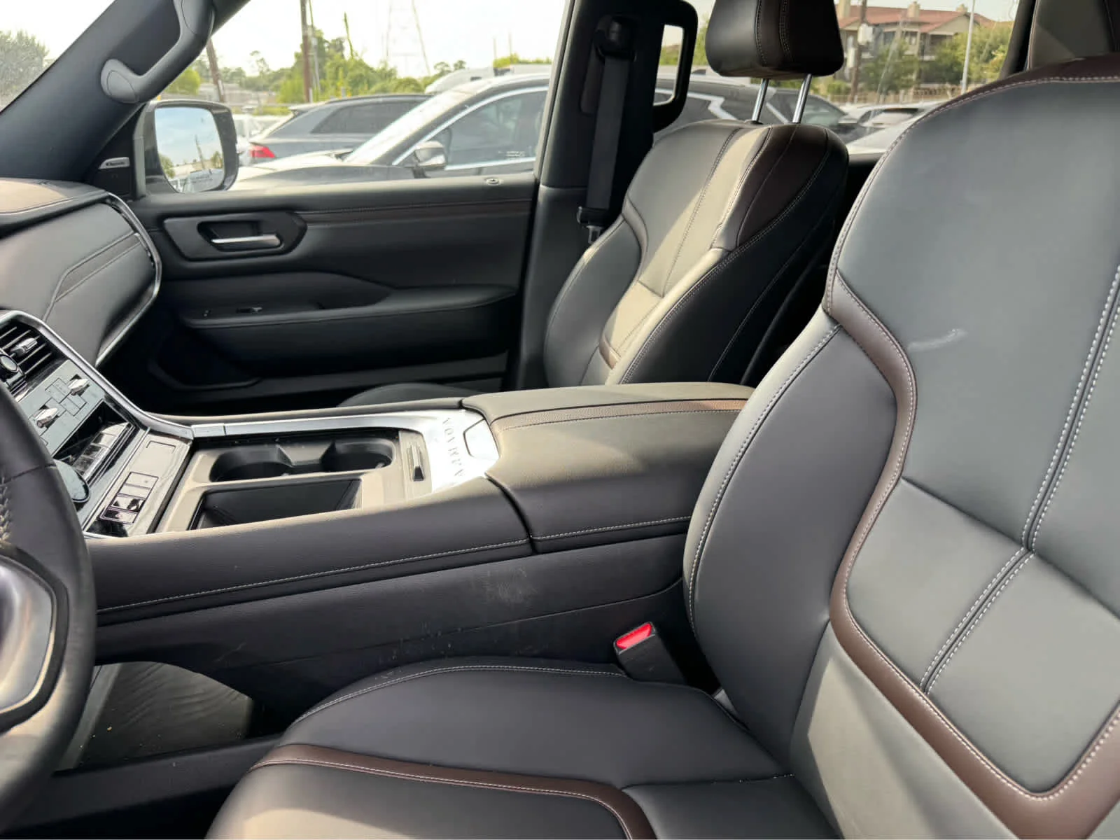 Used 2025 Aspen White Tricoat Nissan SL image 12