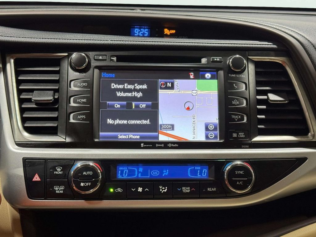 Used 2019 White Toyota XLE image 13