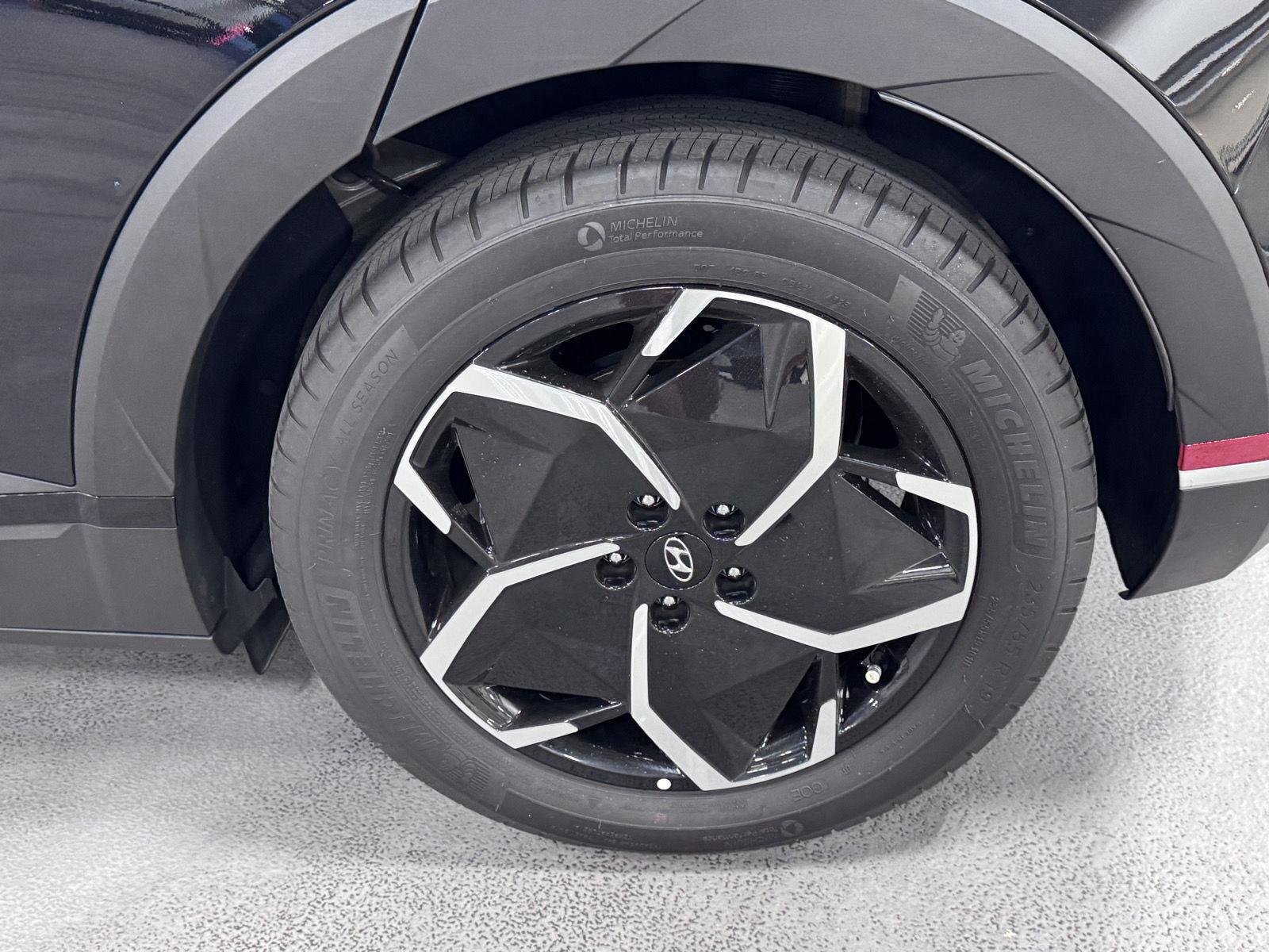 Certified Used 2024 Abyss Black Hyundai SEL image 16