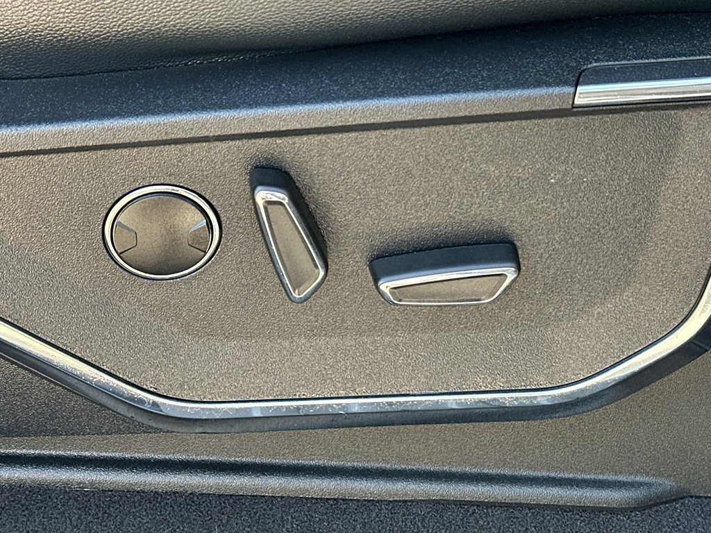 Used 2023 Carbonized Gray Metallic Ford Lariat image 36