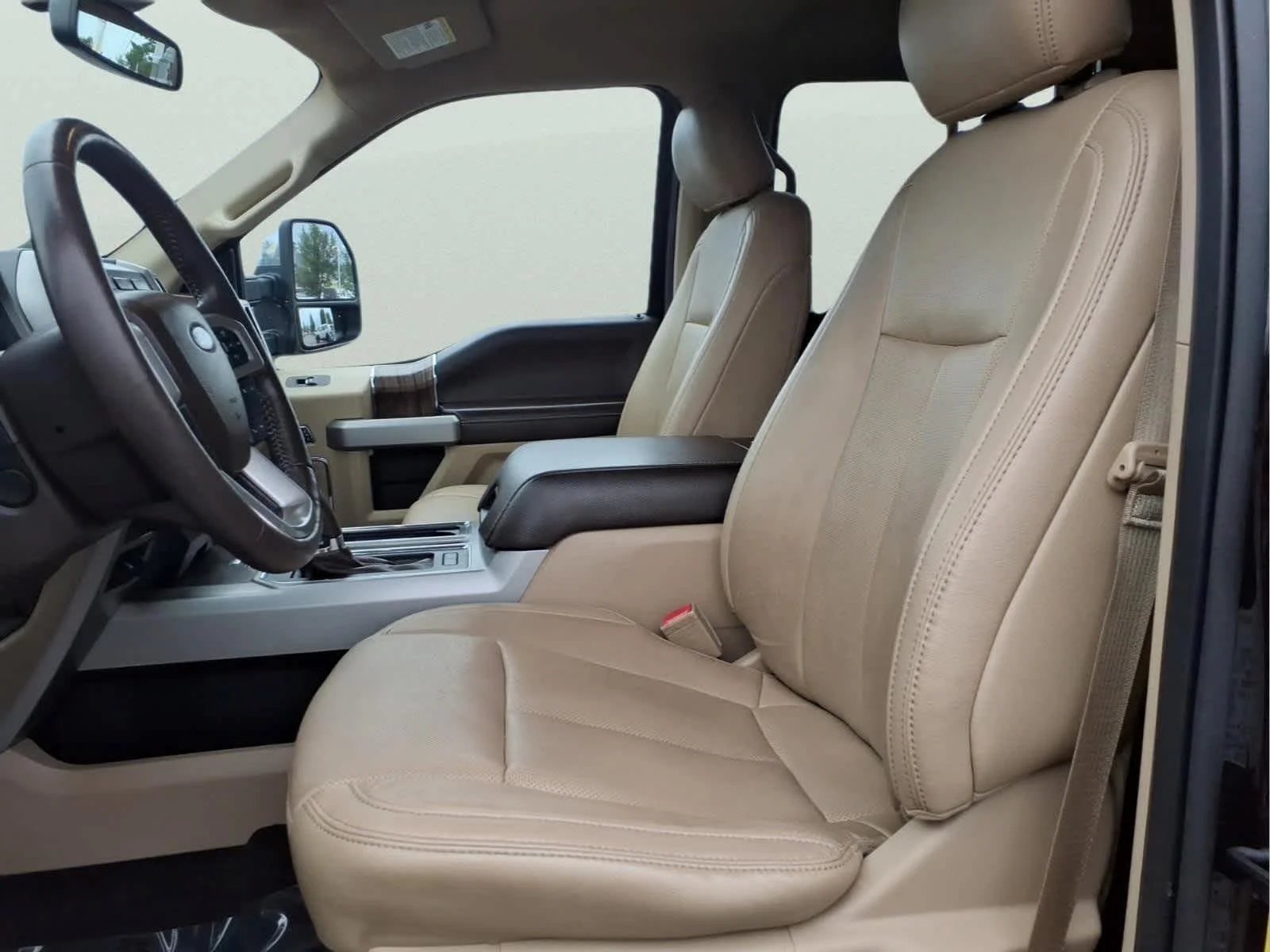 Used 2018 Magma Red/Stone Gray Ford LARIAT image 15