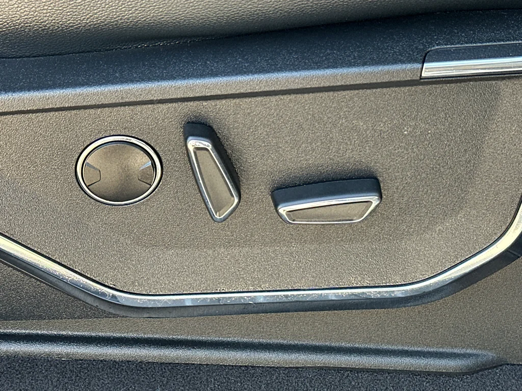 Used 2023 Carbonized Gray Metallic Ford Lariat image 36
