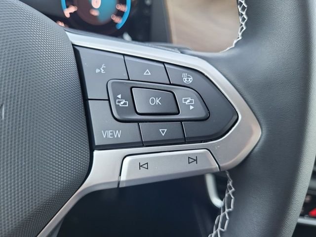 New 2026 White/off-white Volkswagen SE w/Technology image 23