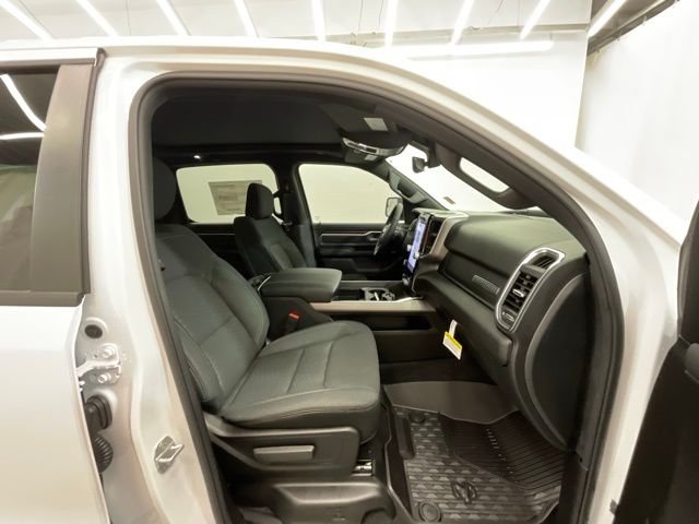 New 2026 Bright White Clear-Coat Exterior Paint RAM Big Horn/Lone Star image 23