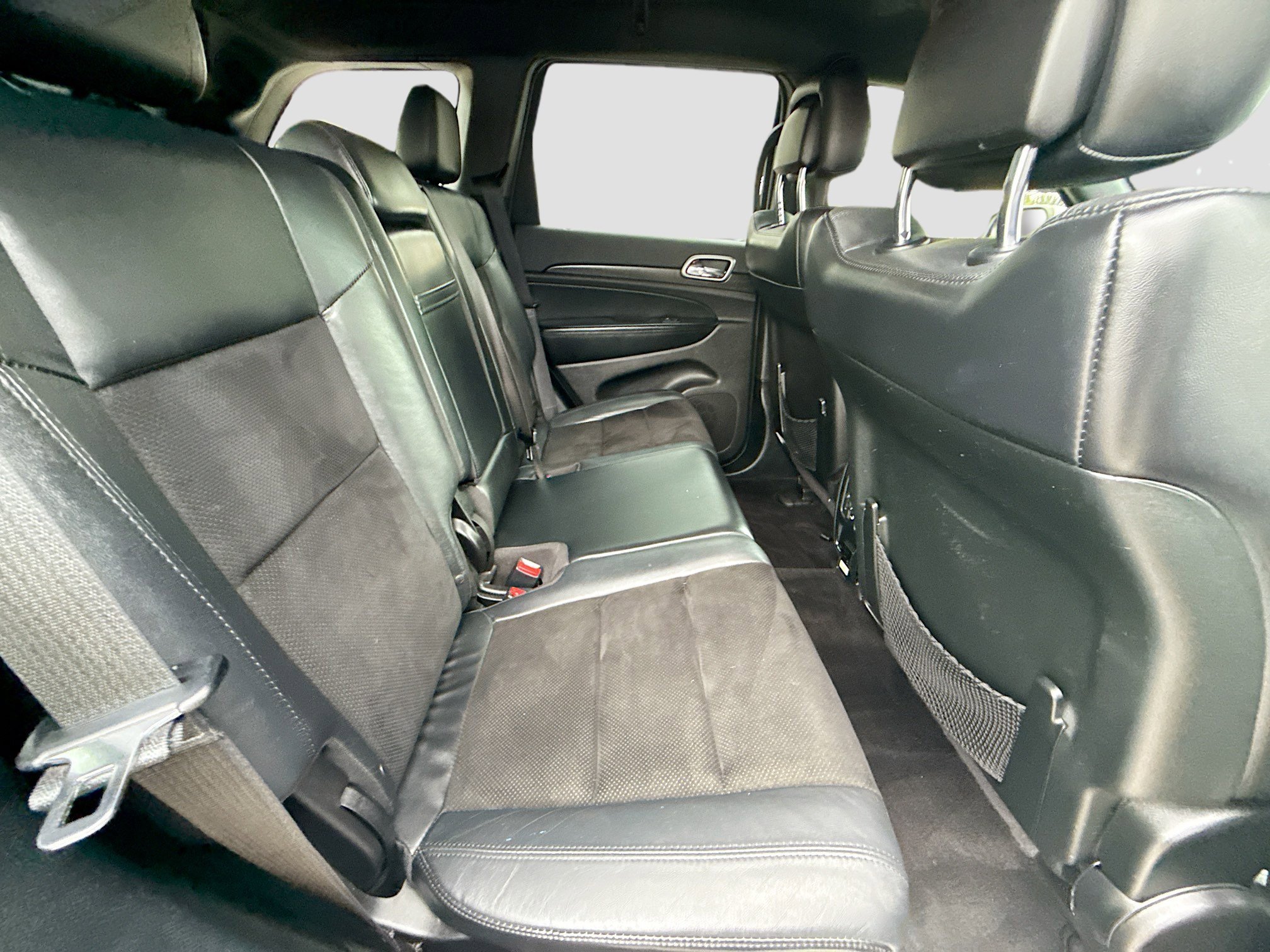 Used 2017 Billet Silver Metallic Clearcoat Jeep Altitude image 26