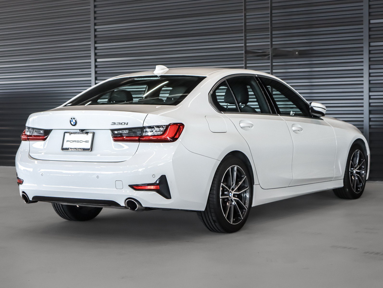 Used 2019 Alpine White BMW 330i image 13