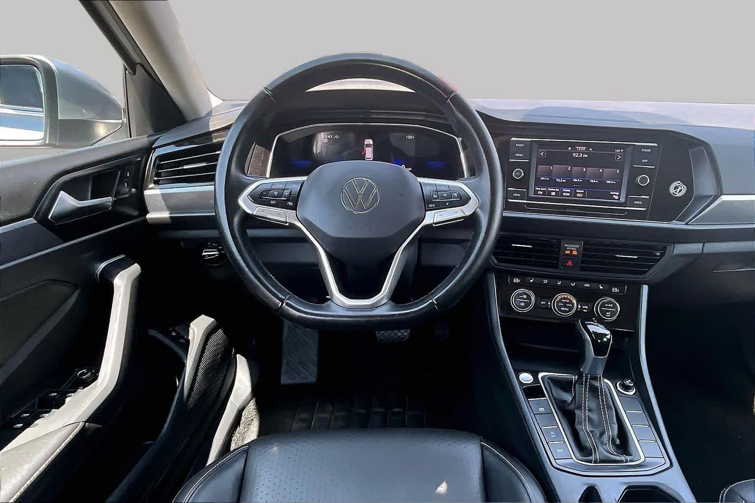 Used 2024 Deep Black Pearl Volkswagen SE image 5