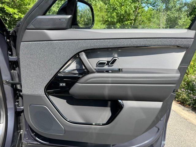 New 2026 Varesine Blue Land Rover SE image 18