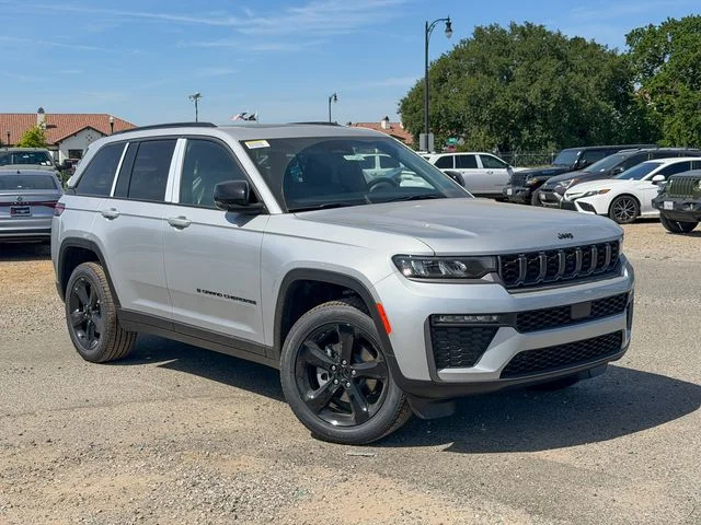 New 2026 Silver Zynith Exterior Paint Jeep Limited image 2