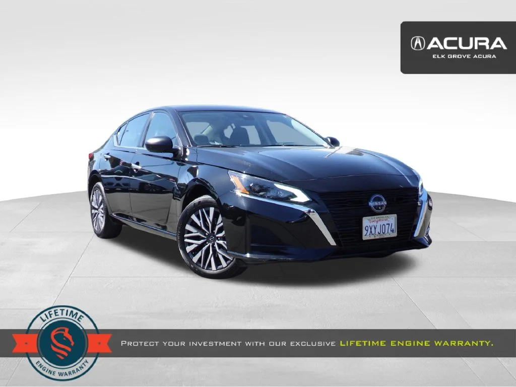 Used 2025 Super Black Clearcoat Nissan 2.5 SV image 1