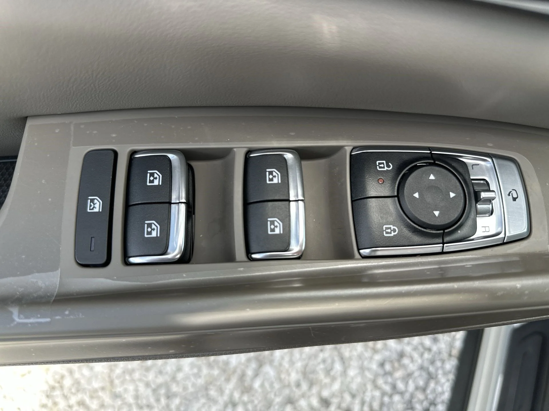 New 2026 Ceramic Silver Kia SX image 17