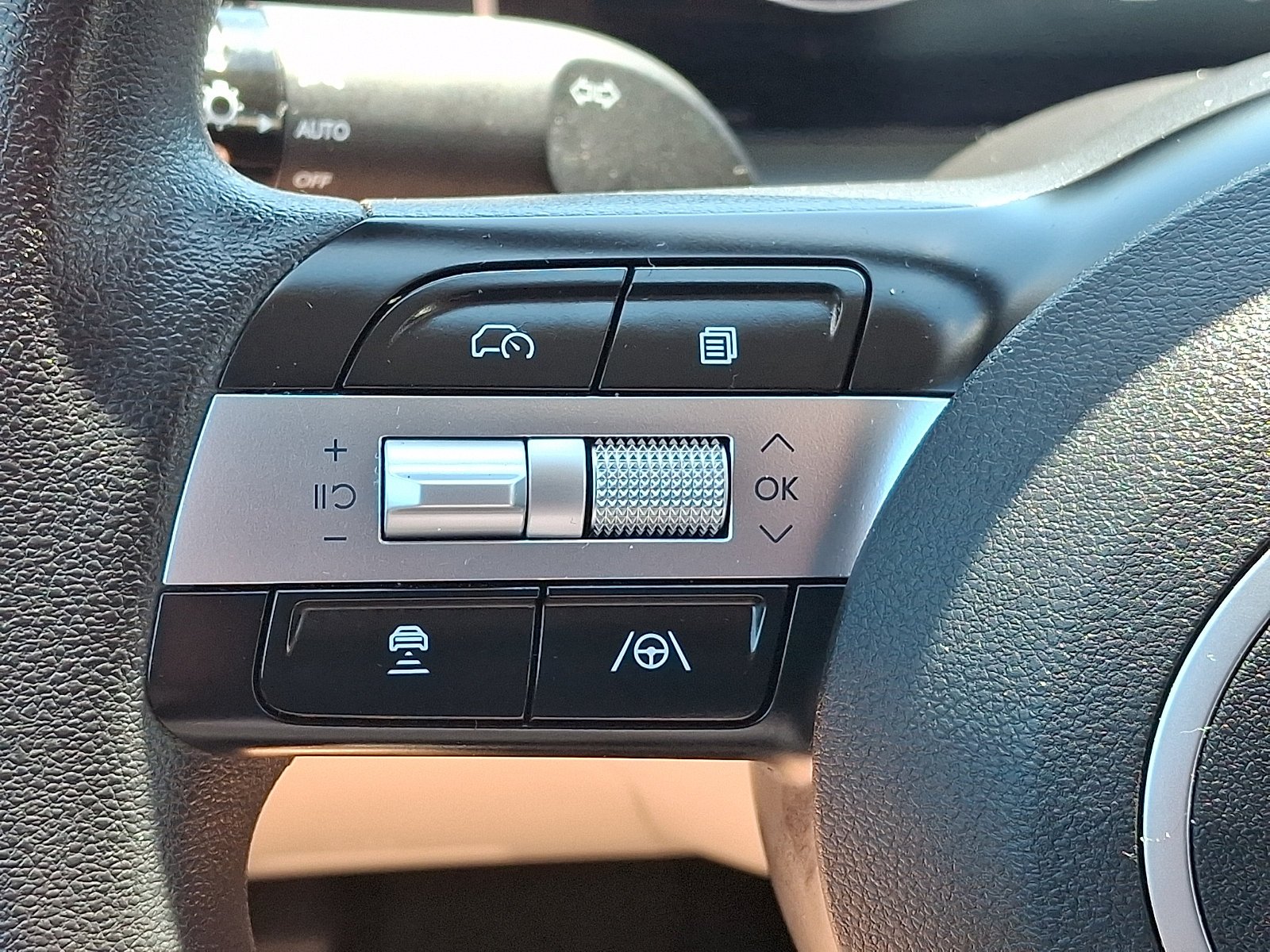 Used 2025 Shimmering Silver Hyundai SEL image 19