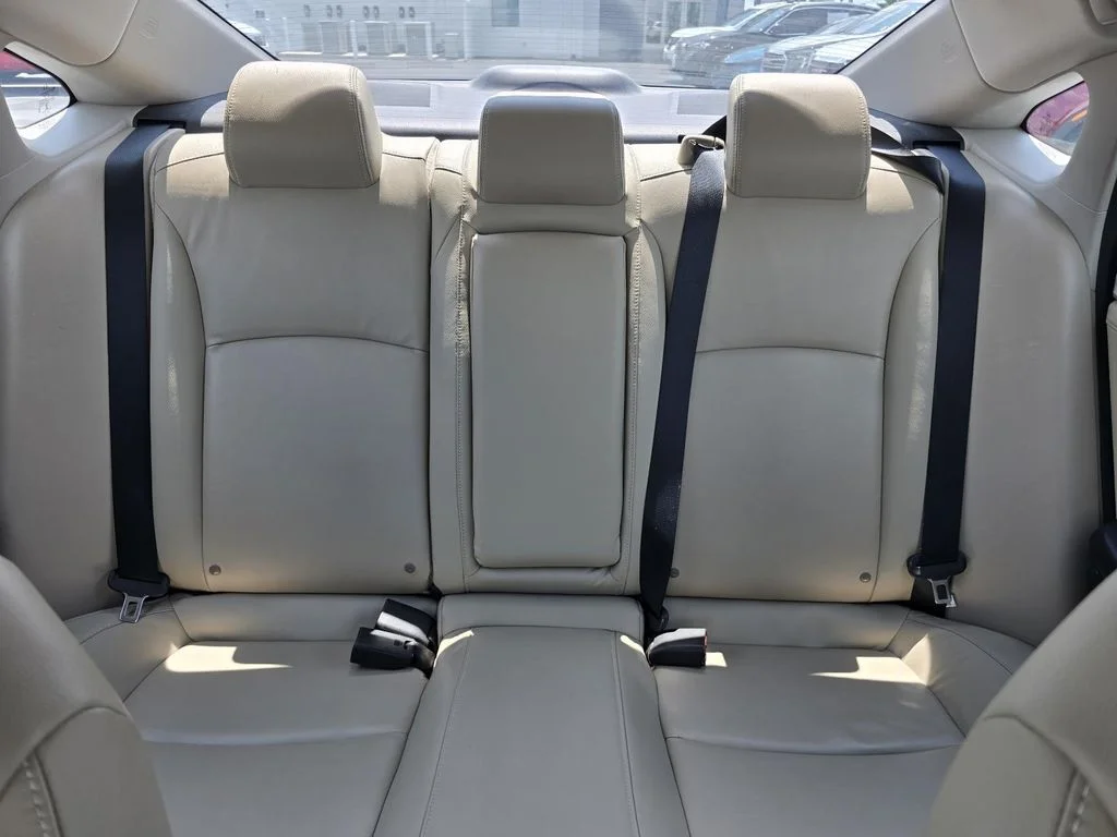 Used 2020 White Honda EX-L image 19