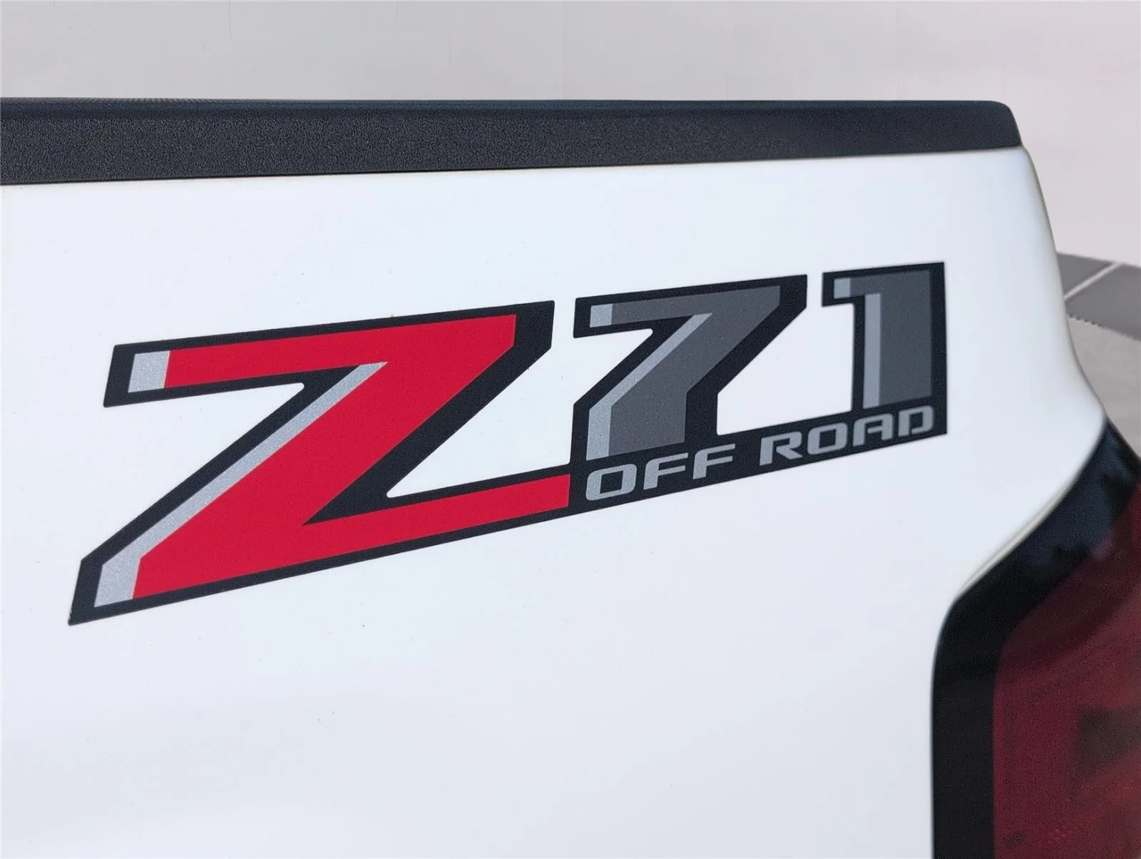 Used 2019 SUMMIT WHITE Chevrolet LTZ image 10