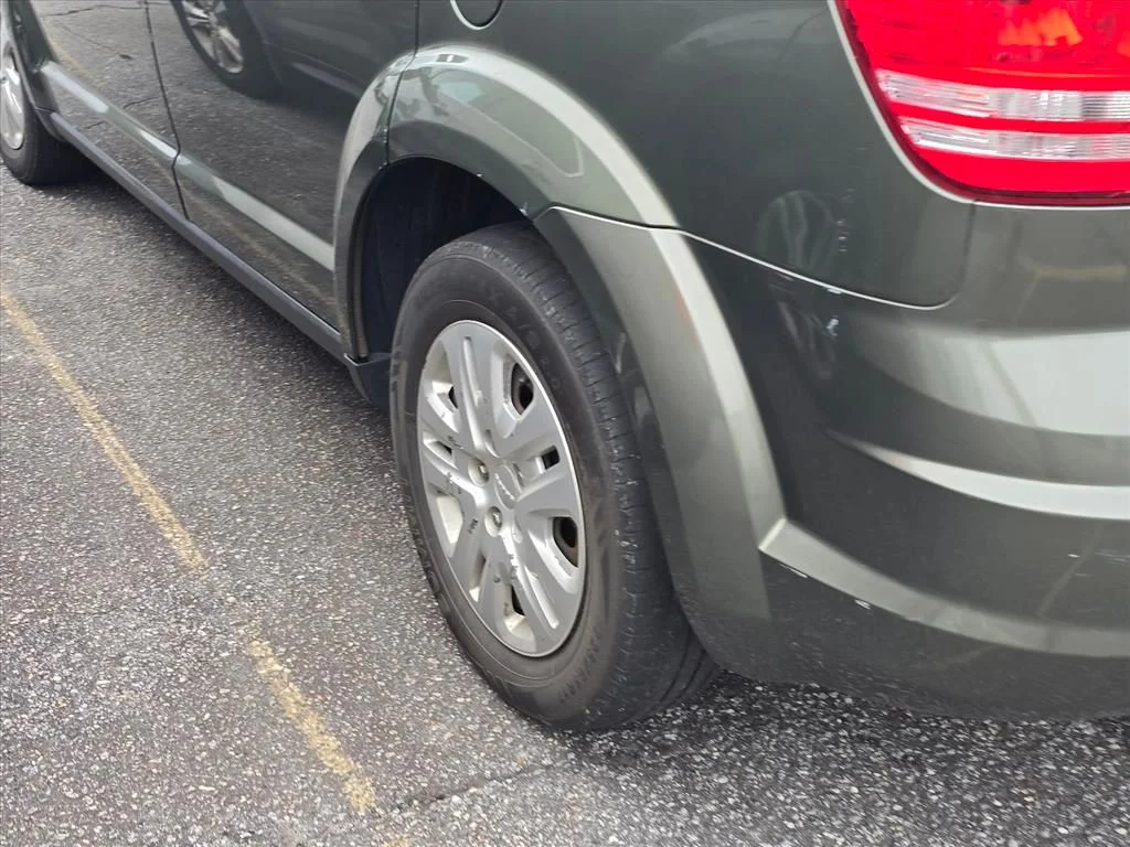 Used 2019 Green Dodge SE image 19