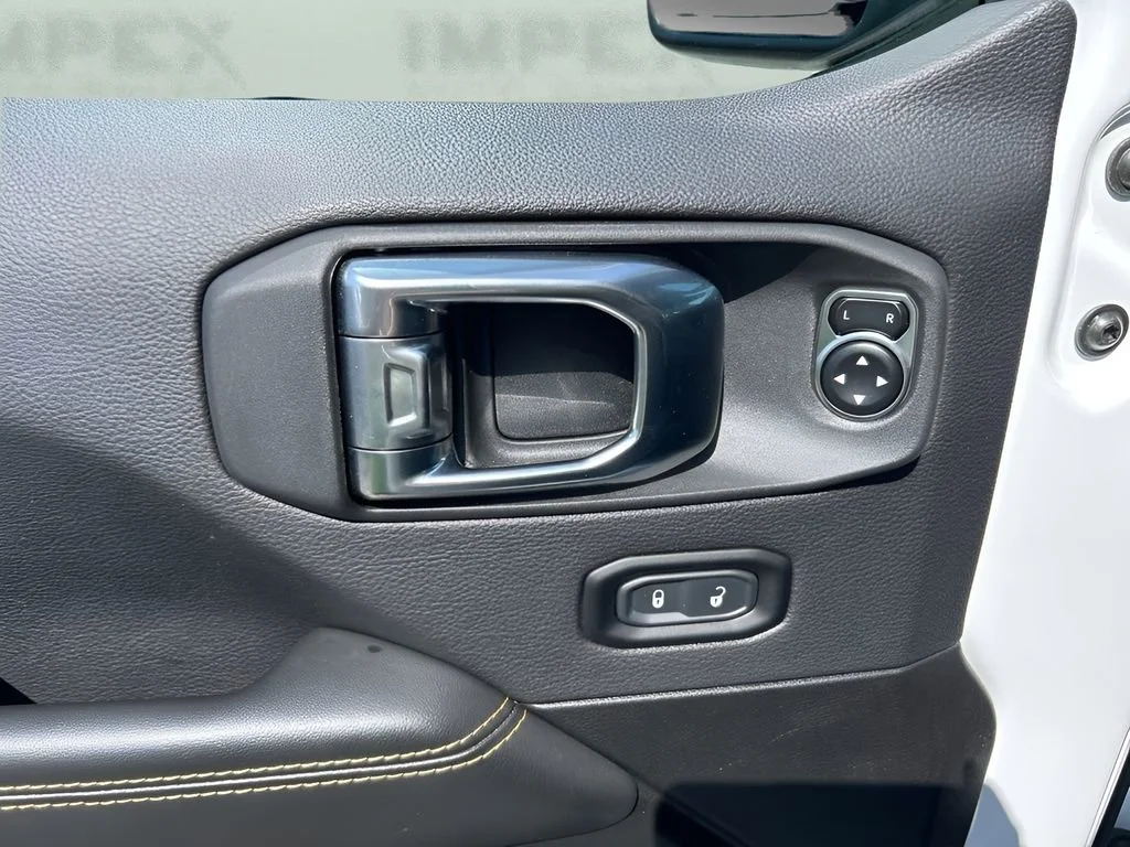 Used 2025 White Jeep Sahara image 26