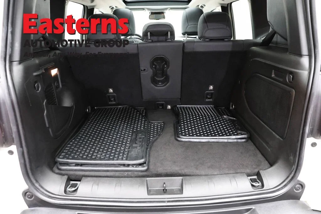 Used 2022 White Jeep Limited image 9