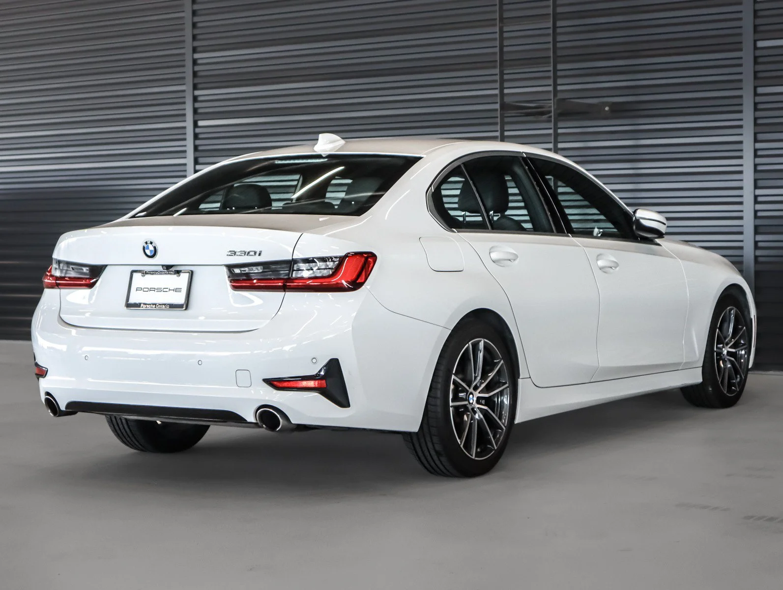 Used 2019 Alpine White BMW 330i image 13