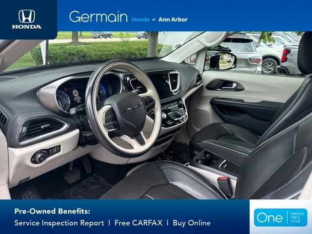 Used 2019 Brilliant Black Crystal Pearlcoat Chrysler Limited image 24