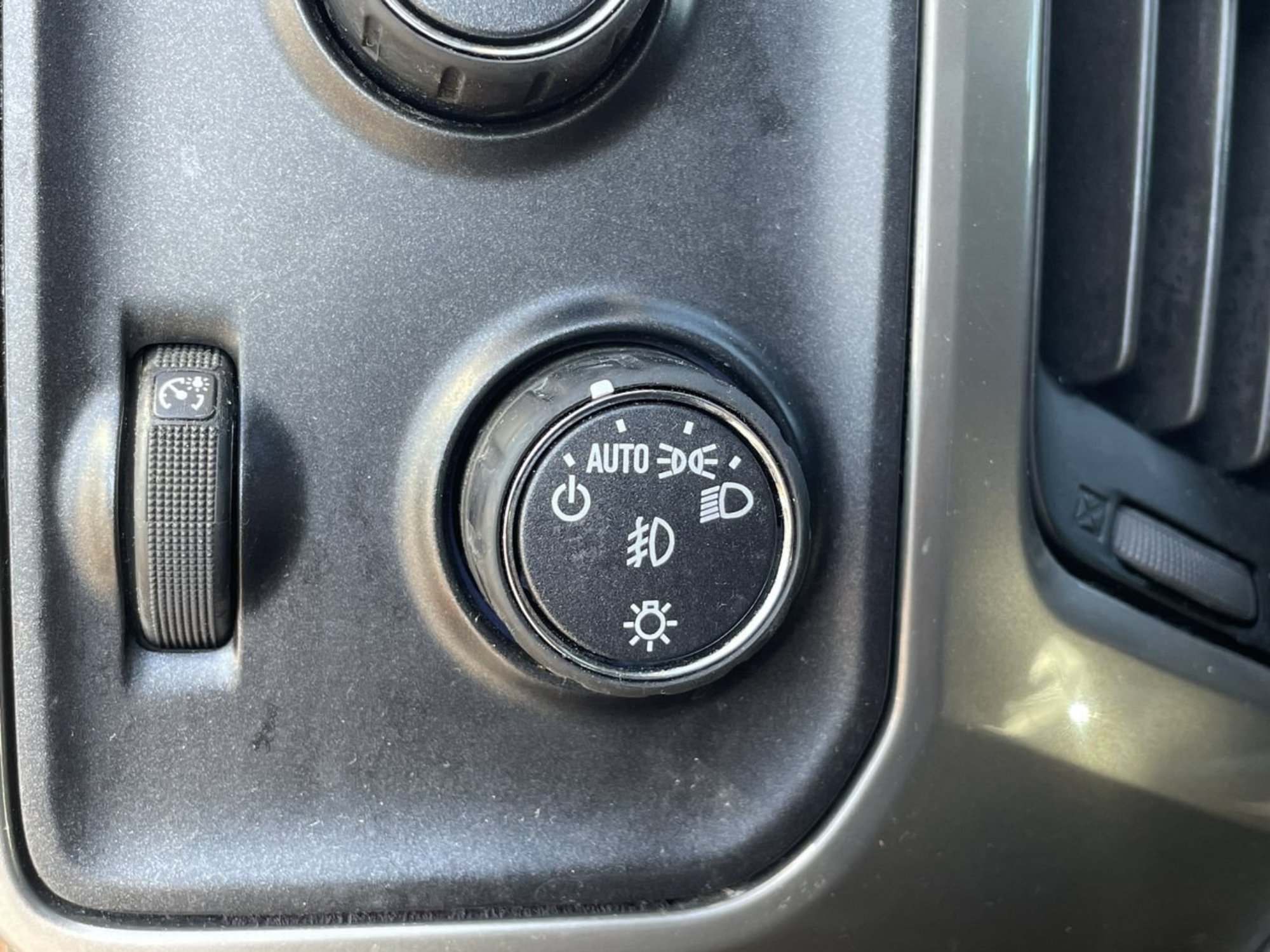 Used 2019 Summit White Chevrolet High Country image 28