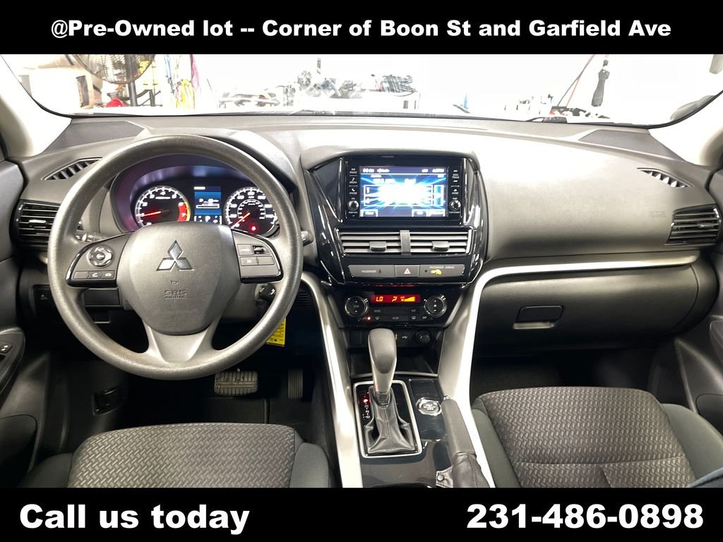 Used 2022  Mitsubishi ES image 17