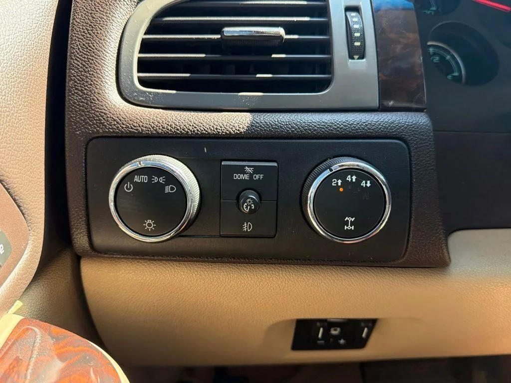 Used 2011 White GMC Denali image 46