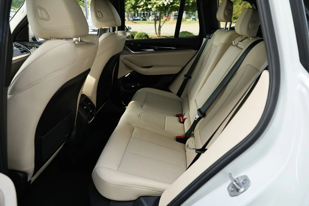 Used 2024 Mineral White Metallic BMW sDrive30i image 23
